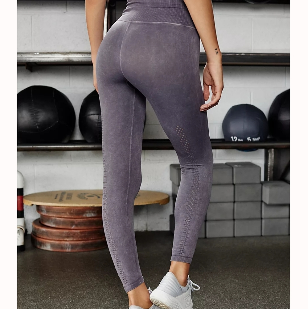 39. Free People High-Rise 7/8 Good Karma Leggings Washed Black - Picture 6 of 17